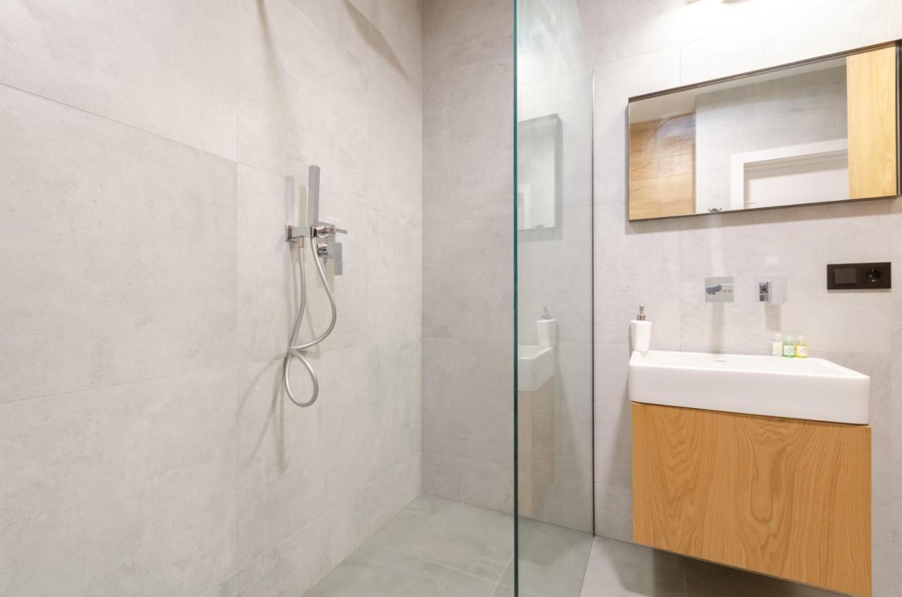Petrovdom 12-95 Loft Apartments At Rc Kvartet, 16Г Vasyl Lypkivskyi Street Kiev Dış mekan fotoğraf